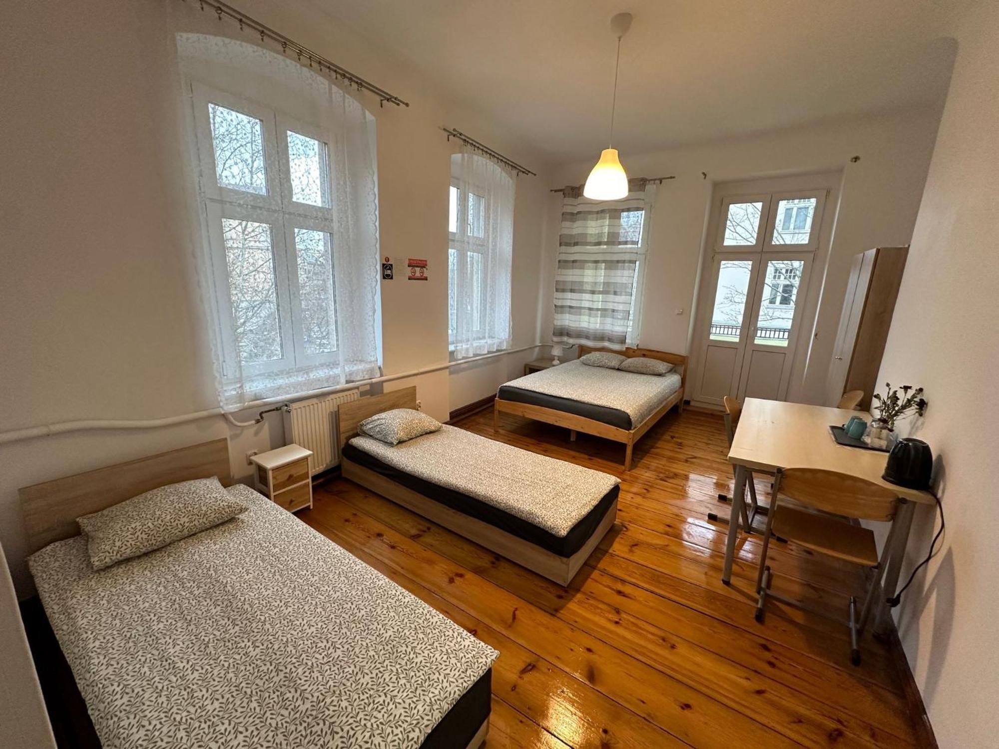 Хостел Lilia House Познань Экстерьер фото